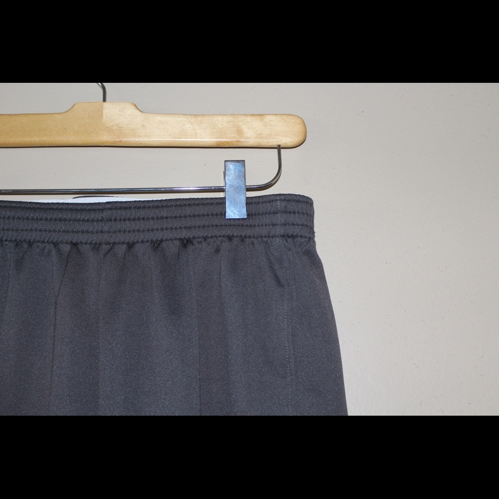Under armour sweat pants like new!!